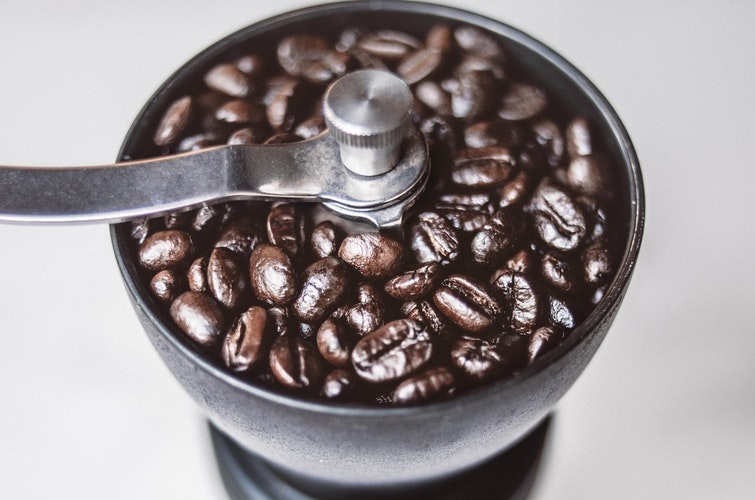 Top 5 Molinillos de café manuales ¡Los mejores y más baratos!